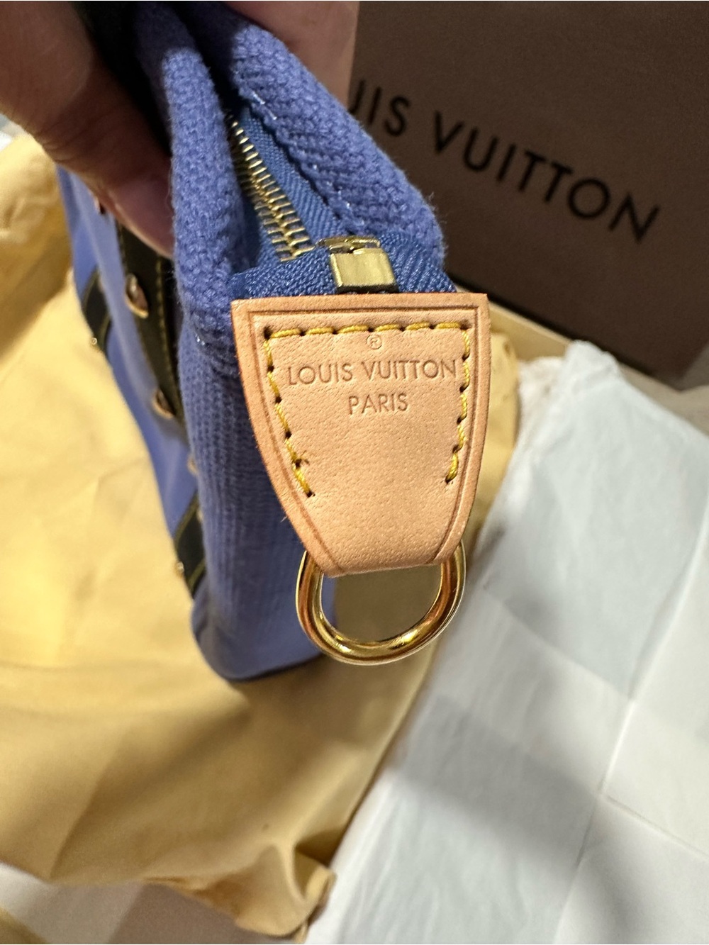 Louis Vuitton Toile Antigua Canvas Tote, periwinkle blue with gold-tone hardware - Picture 3 of 11